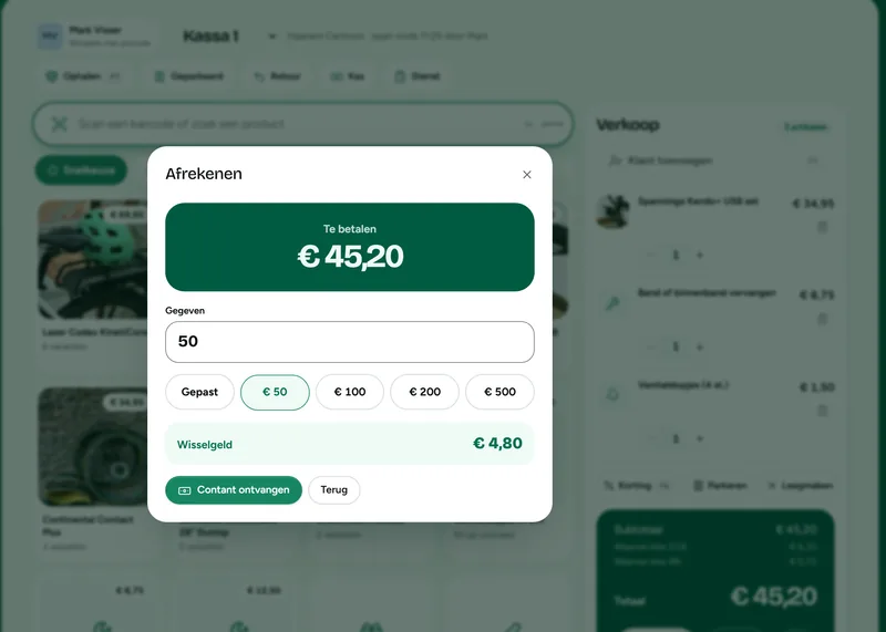 Contant afrekenen aan de kassa van Peridot: €45,20 te betalen, €50 ontvangen met knoppen voor €50, €100, €200 en €500, en €4,80 wisselgeld.